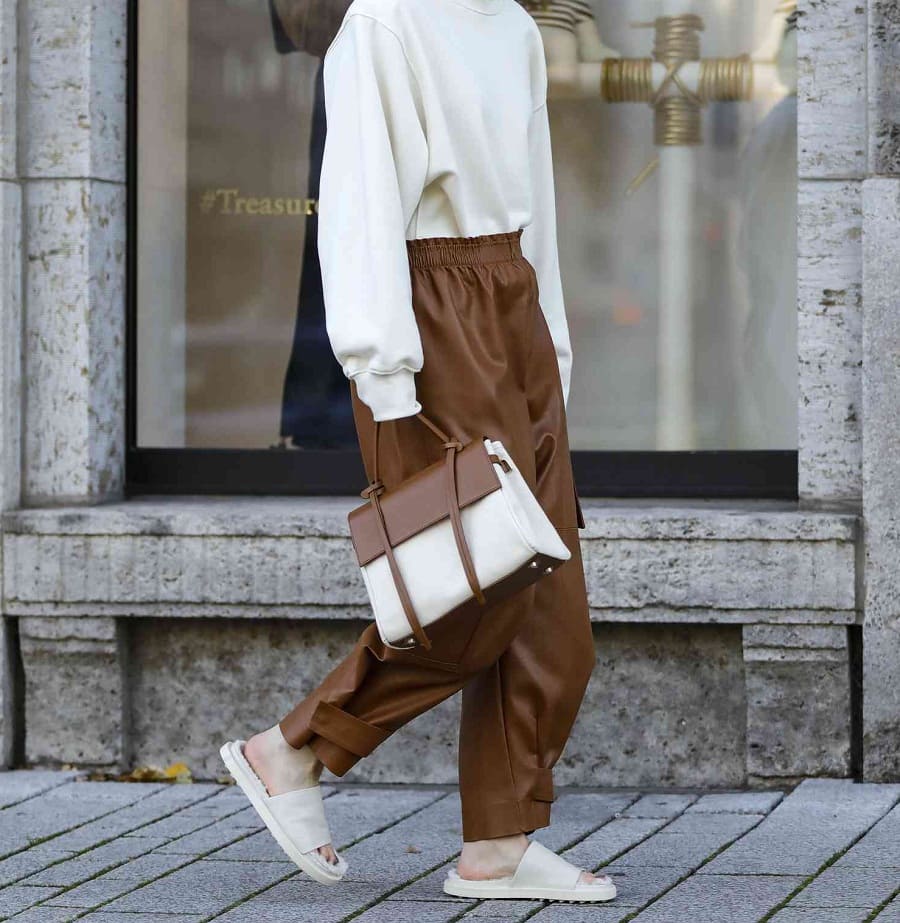 شلوار کارگو را با چه کفشی بپوشیم