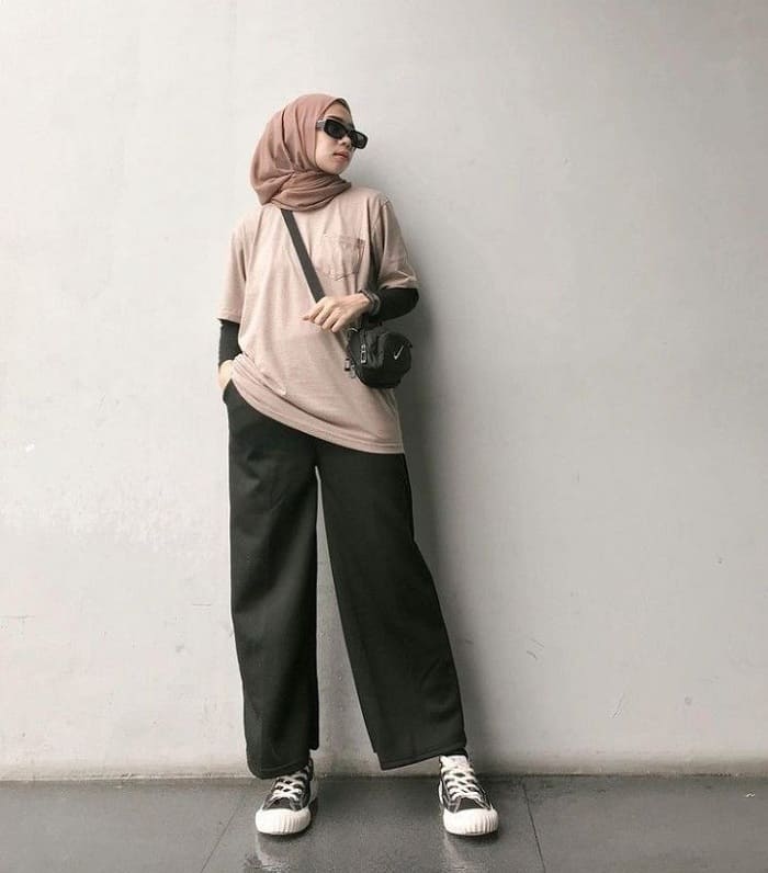 تیشرت لانگ را با چه شلواری بپوشیم : تیشرت لانگ با شلوار واید لگ