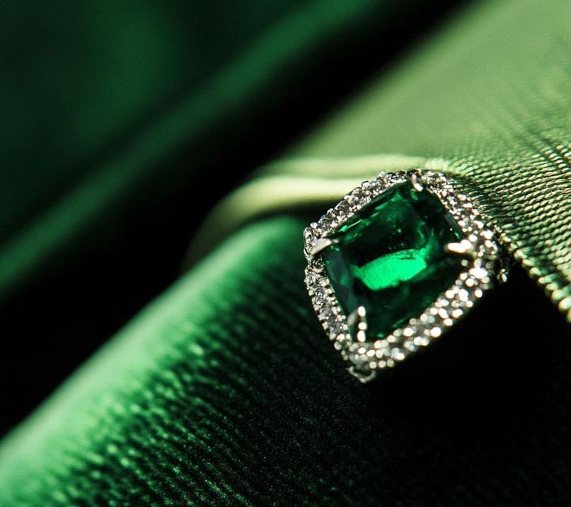 بهترین رنگ لباس برای پوست سبزه