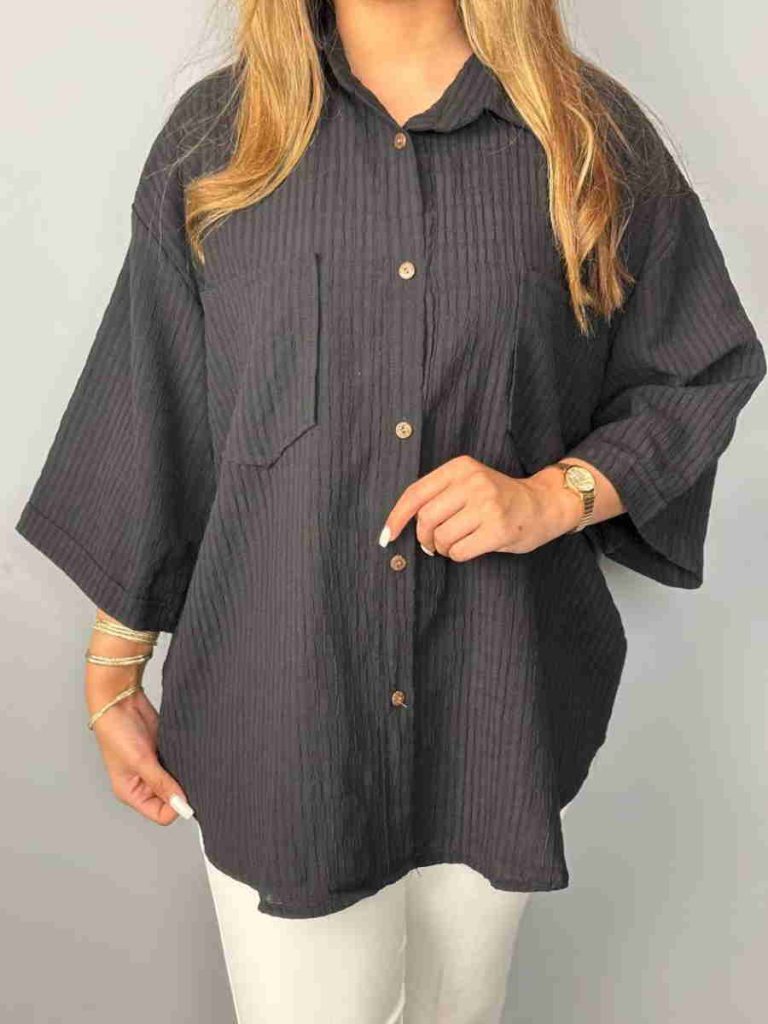 شومیز مشکی با دکمه های چوبی