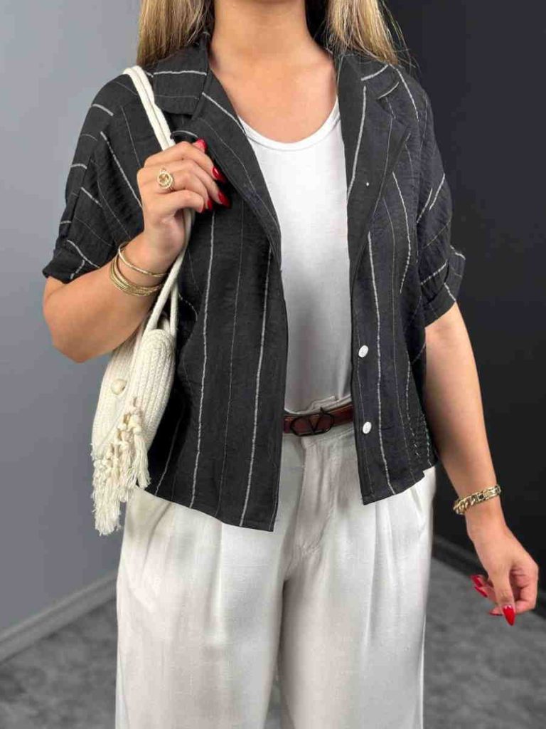 شومیز مشکی کراپ آستین کوتاه