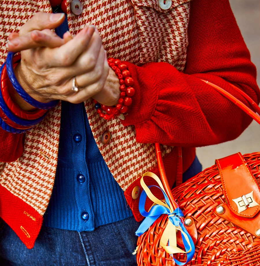 چه رنگ لباسی سن را کمتر نشان می دهد