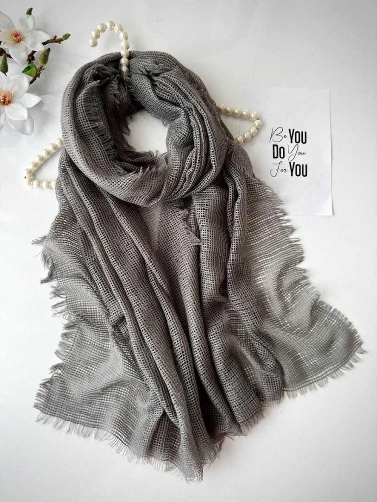 چه شالی به مانتو جین آبی میاد