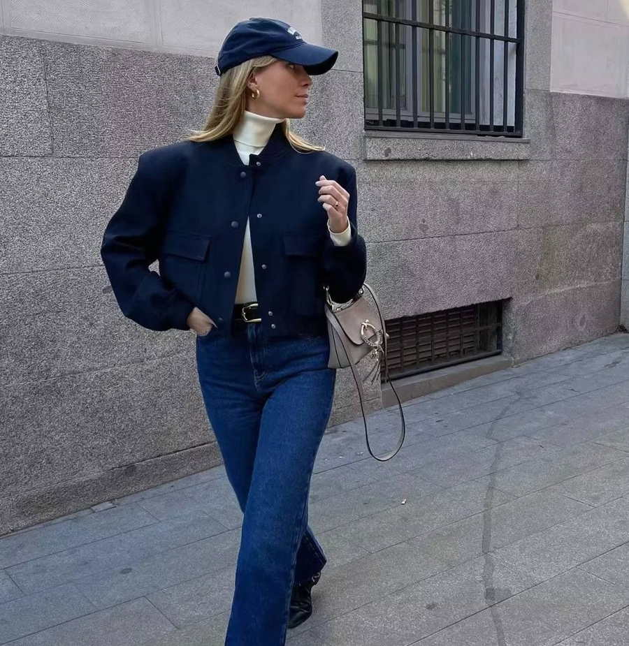 زیر بامبر چی بپوشیم : بامبر با یقه اسکی