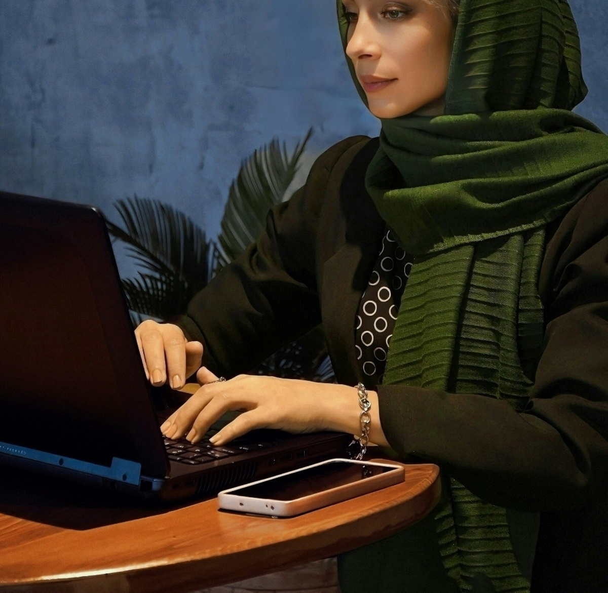 برای مصاحبه کاری چی بپوشیم ؟ لباس مناسب برای مصاحبه کاری خانم ها