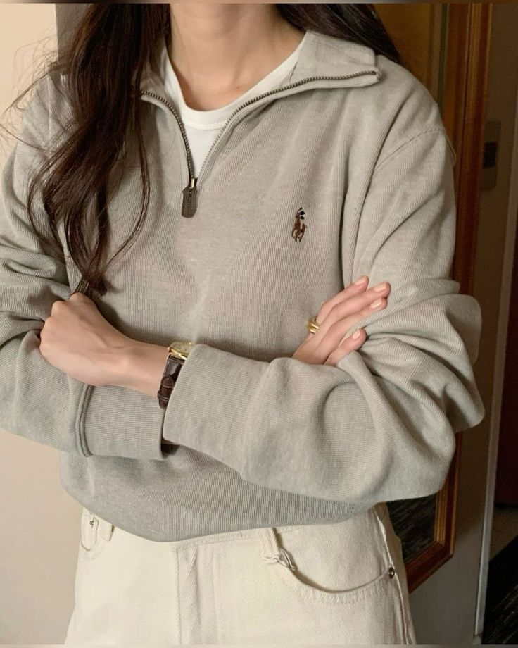 لباس ترند پاییز امسال :سوییشرت نیم زیپ