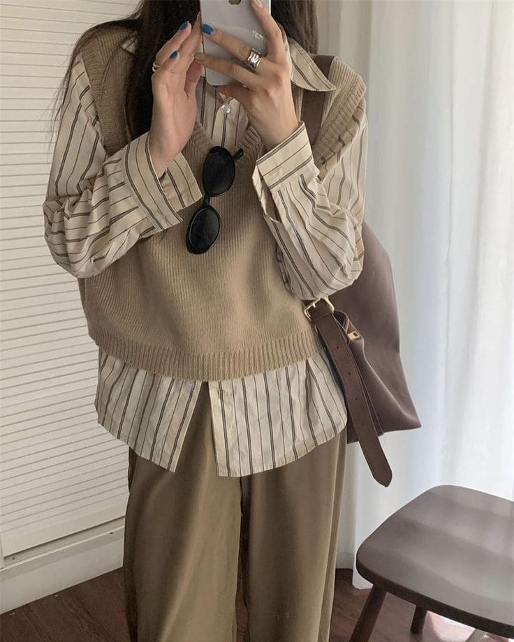 استایل با ژیله بافت زنانه و بلوز راه راه