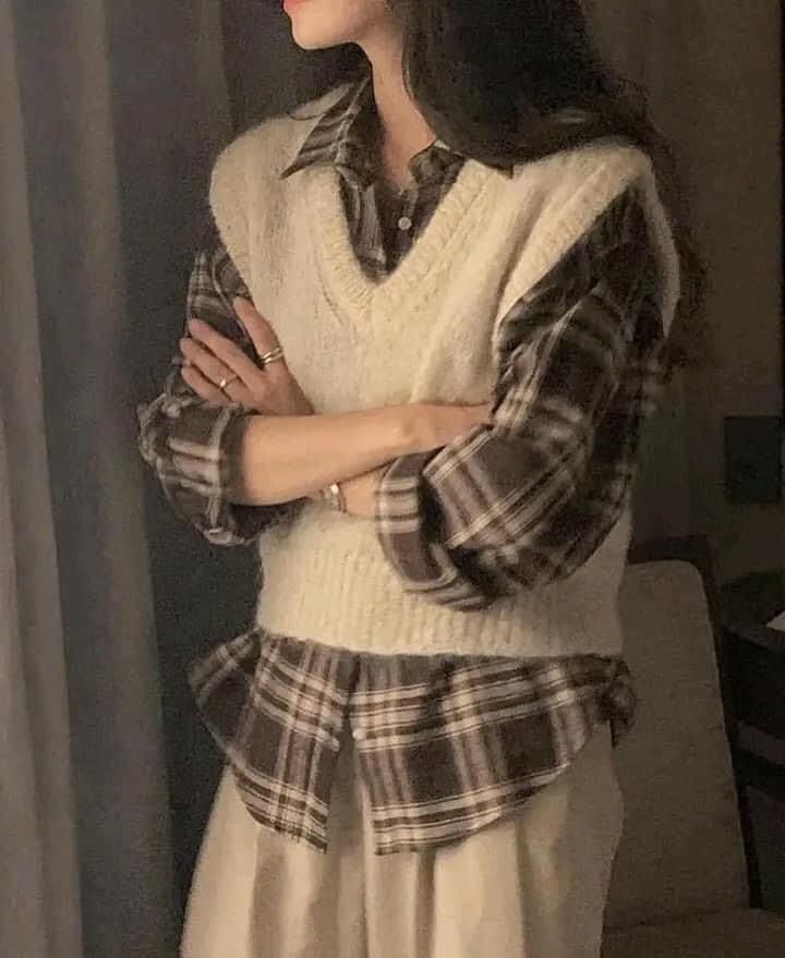 استایل با ژیله بافت زنانه و بلوز چهارخونه