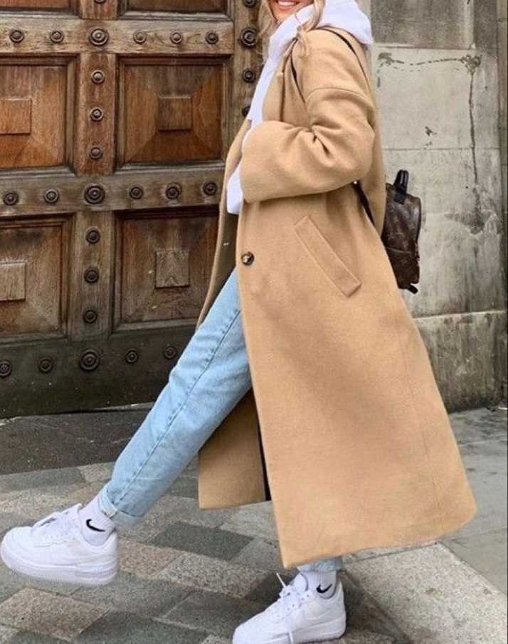 استایل دانشجویی دخترانه با هودی زیر پالتو بلند