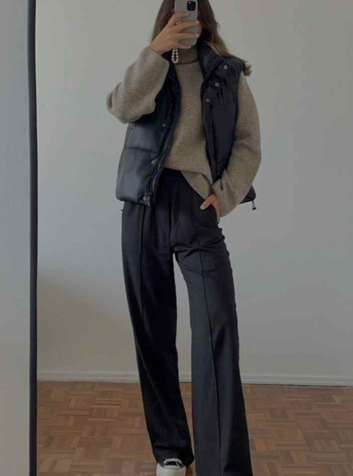 استایل پاییزی با شلوار بگ ذغالی و پافر