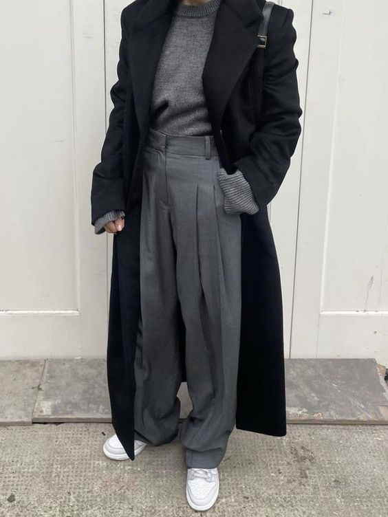 استایل پاییزی با شلوار بگ ذغالی و پالتو بلند