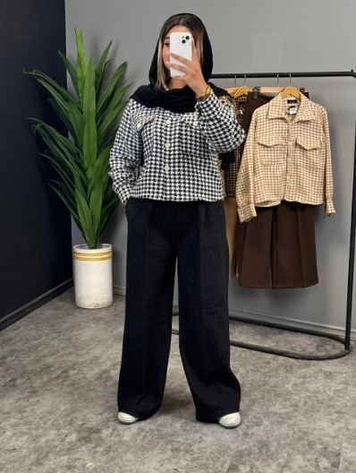 استایل پاییزی با شلوار بگ ذغالی و کت کوتاه