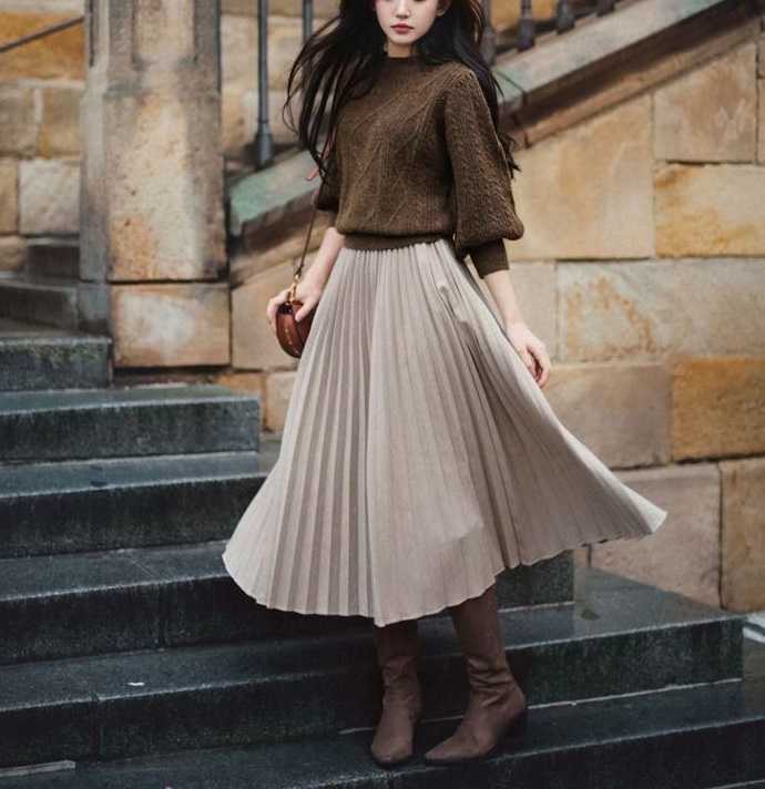 دامن پلیسه رو با چی استایل کنیم : دامن پلیسه و بلوز بافت