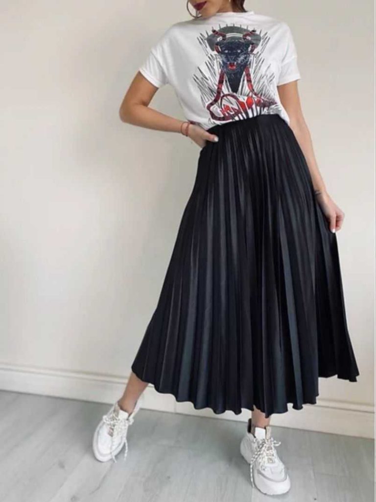 دامن پلیسه رو با چی بپوشیم : دامن پلیسه و تیشرت