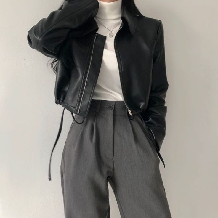 کاپشن چرم زنانه با شلوار پارچه ای