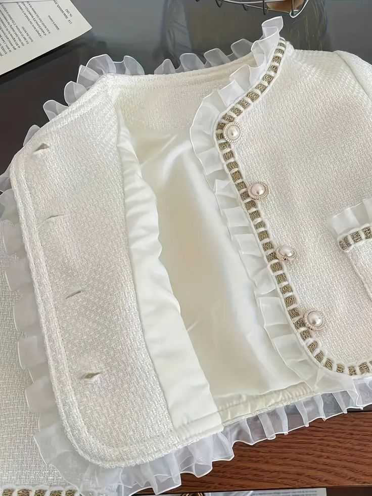 کت شنل سفید توردوزی شده